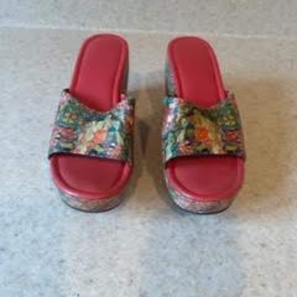 Shoes - Picture 2 of 3